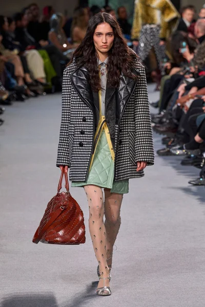 Look 7